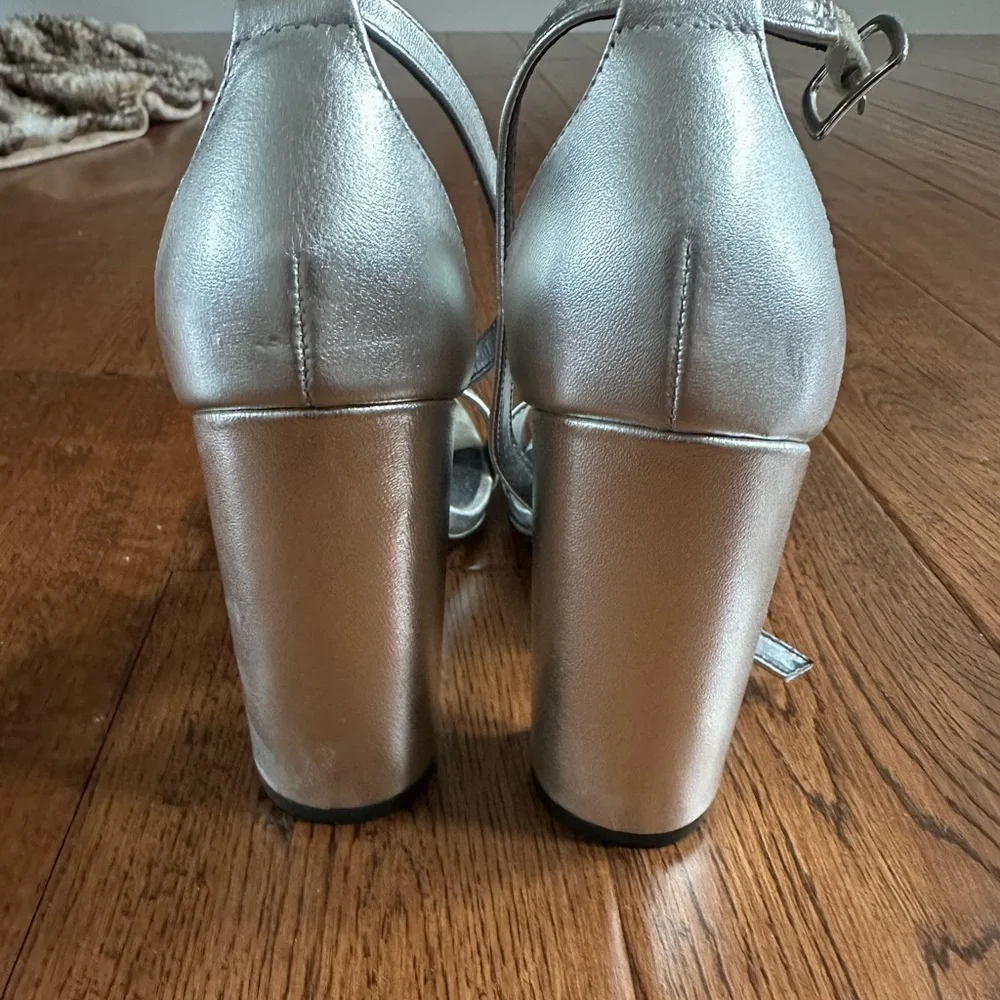NWOT Steve maddens women’s open toed heels size 7.5 in silver - Picture 3 of 4